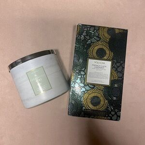 Voluspa and White Barn - Bundle - Candle and Home Ambiance Diffuser